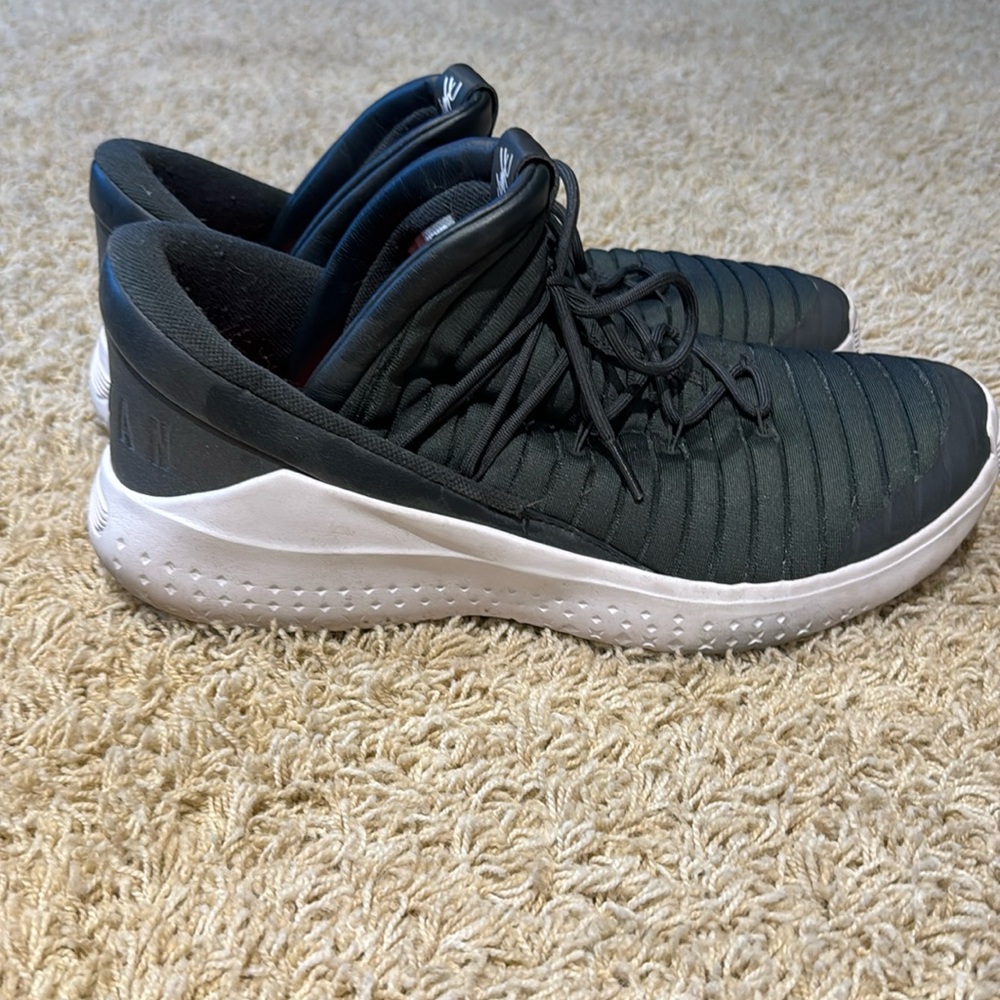 Jordan Flight Luxe, Used with box, no lid.